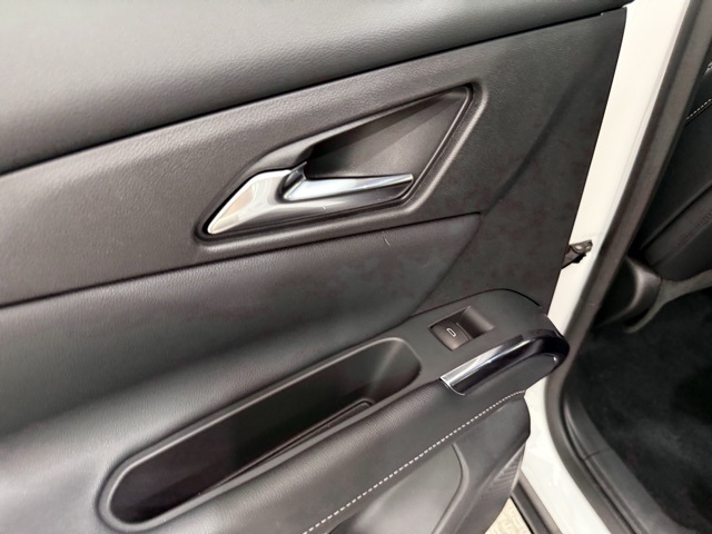 Vehicle image 22 of 43