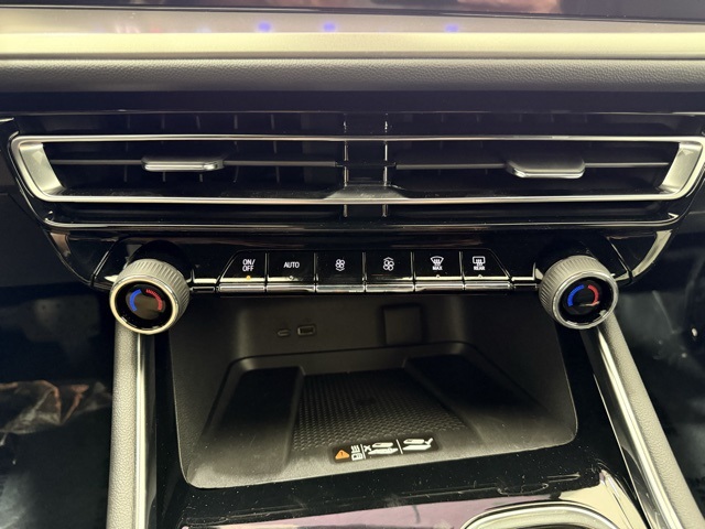 Vehicle image 11 of 43
