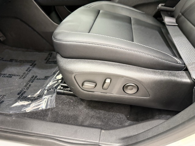 Vehicle image 31 of 43