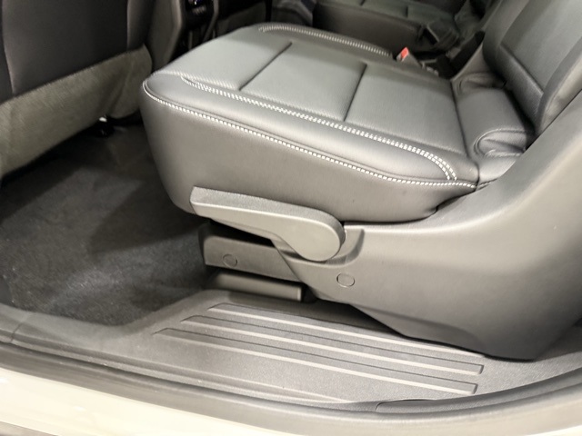 Vehicle image 40 of 43