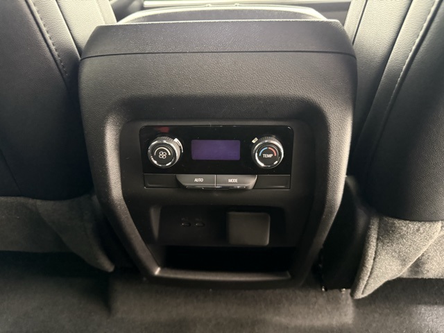 Vehicle image 30 of 43