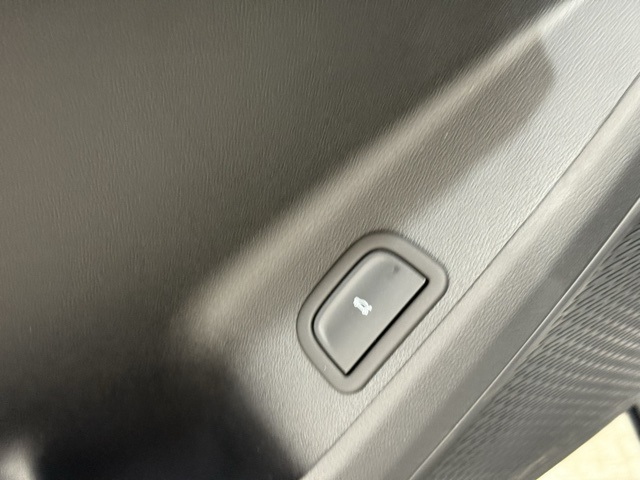Vehicle image 42 of 43