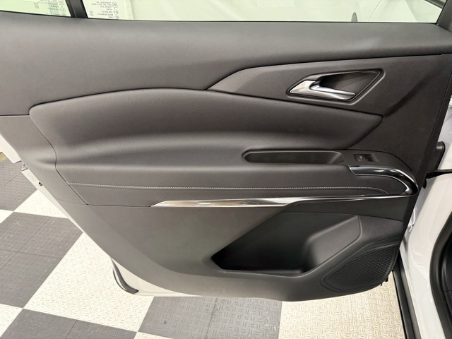 Vehicle image 21 of 43