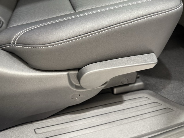 Vehicle image 41 of 43