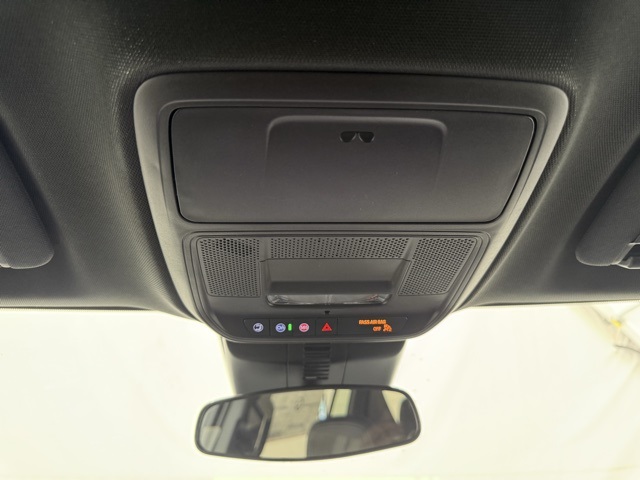 Vehicle image 39 of 43