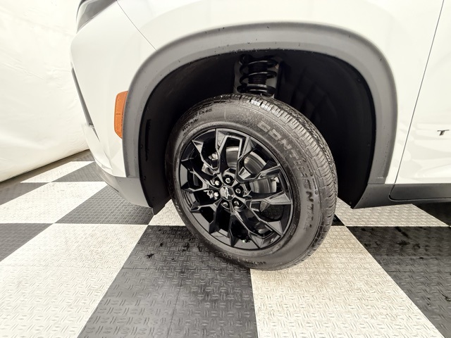 Vehicle image 8 of 43