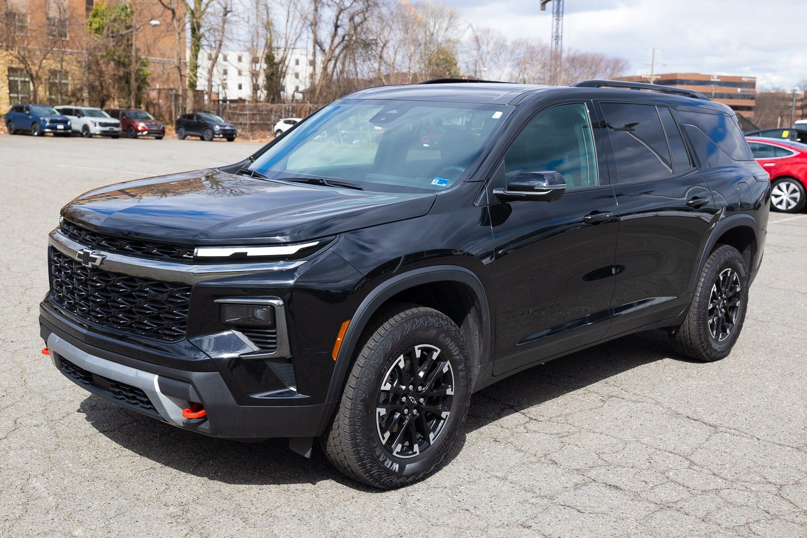 2025 Chevrolet Traverse AWD Z71 Image 2 of 28