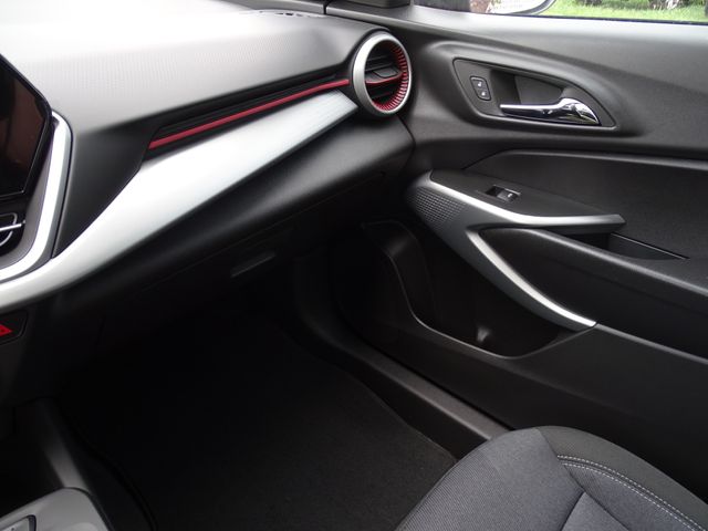 Vehicle image 14 of 25
