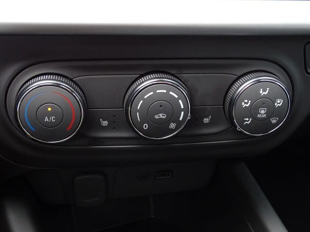 Vehicle image 23 of 25