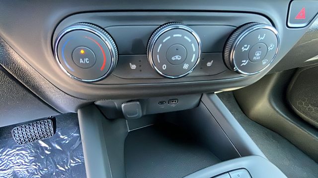 Vehicle image 21 of 30