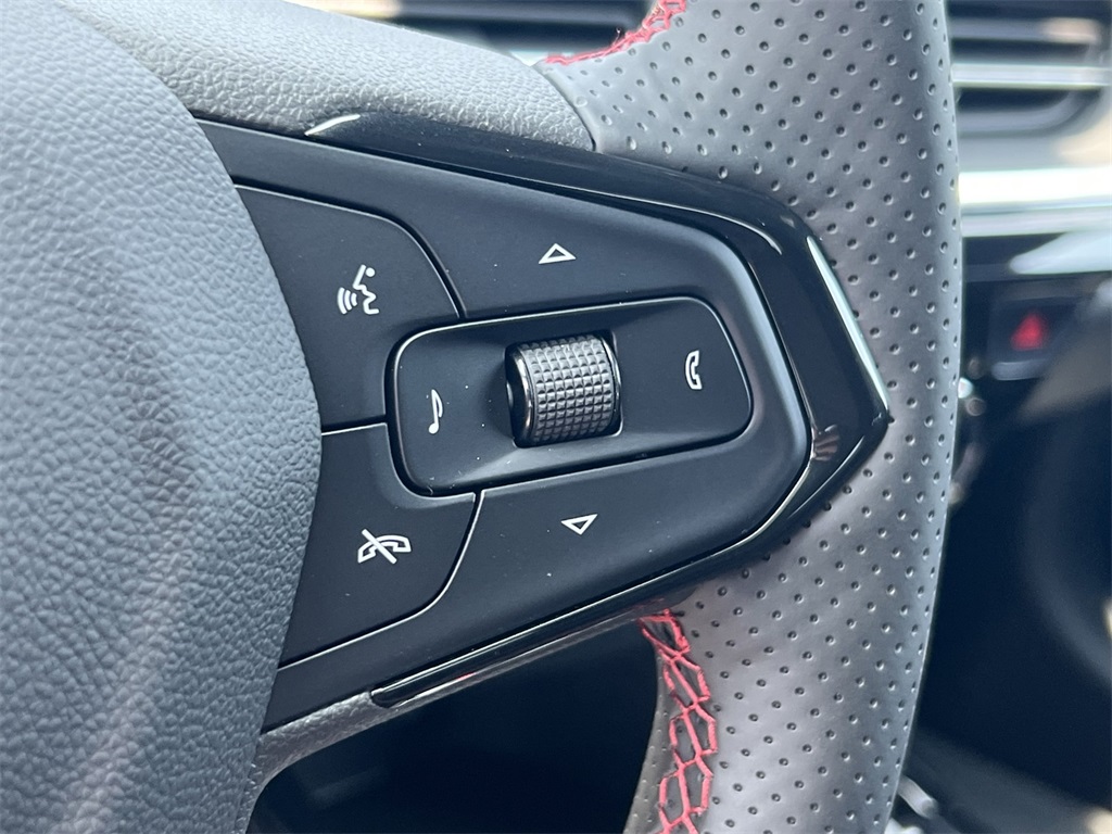 Vehicle image 23 of 30