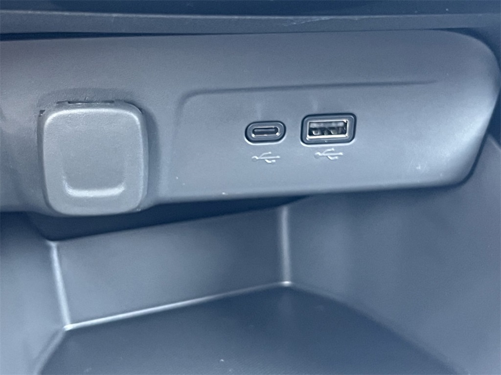 Vehicle image 28 of 30