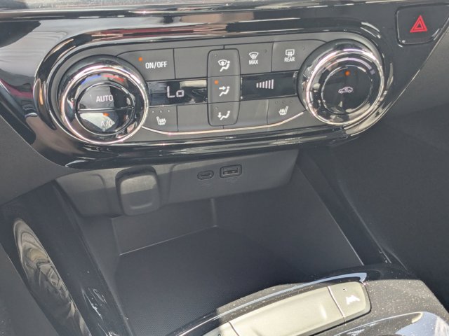 Vehicle image 22 of 24