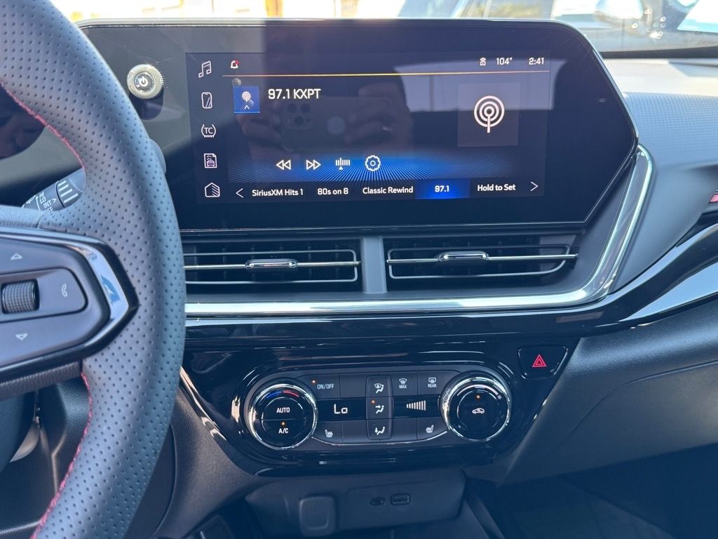 Vehicle image 11 of 14
