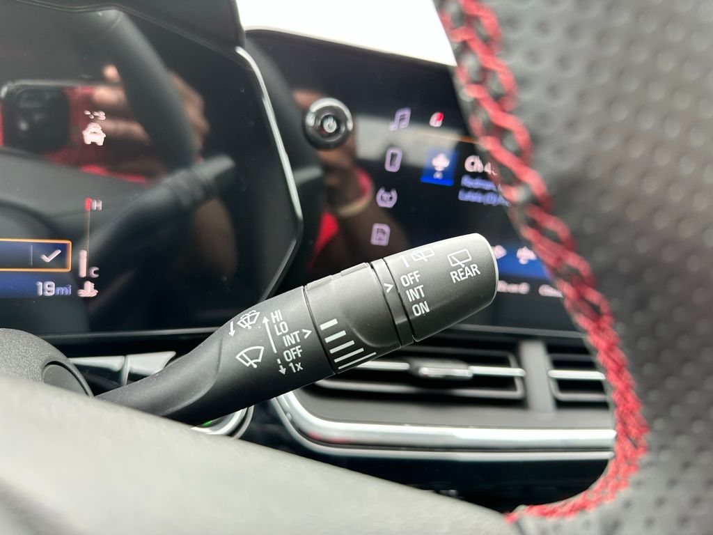 Vehicle image 17 of 25