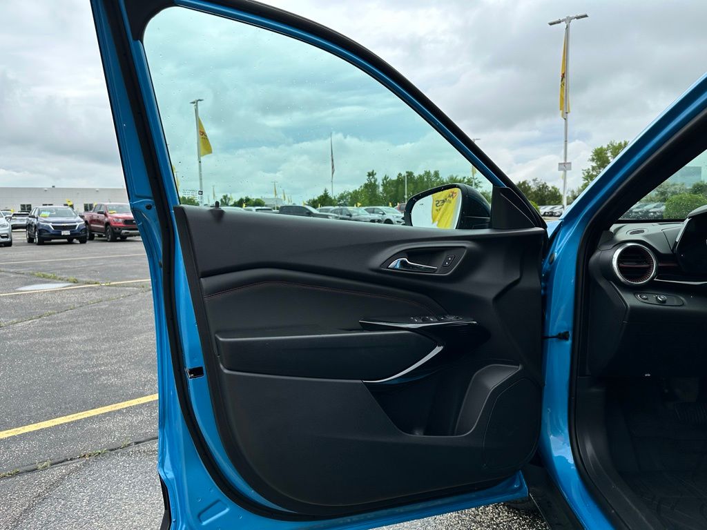 Vehicle image 13 of 25