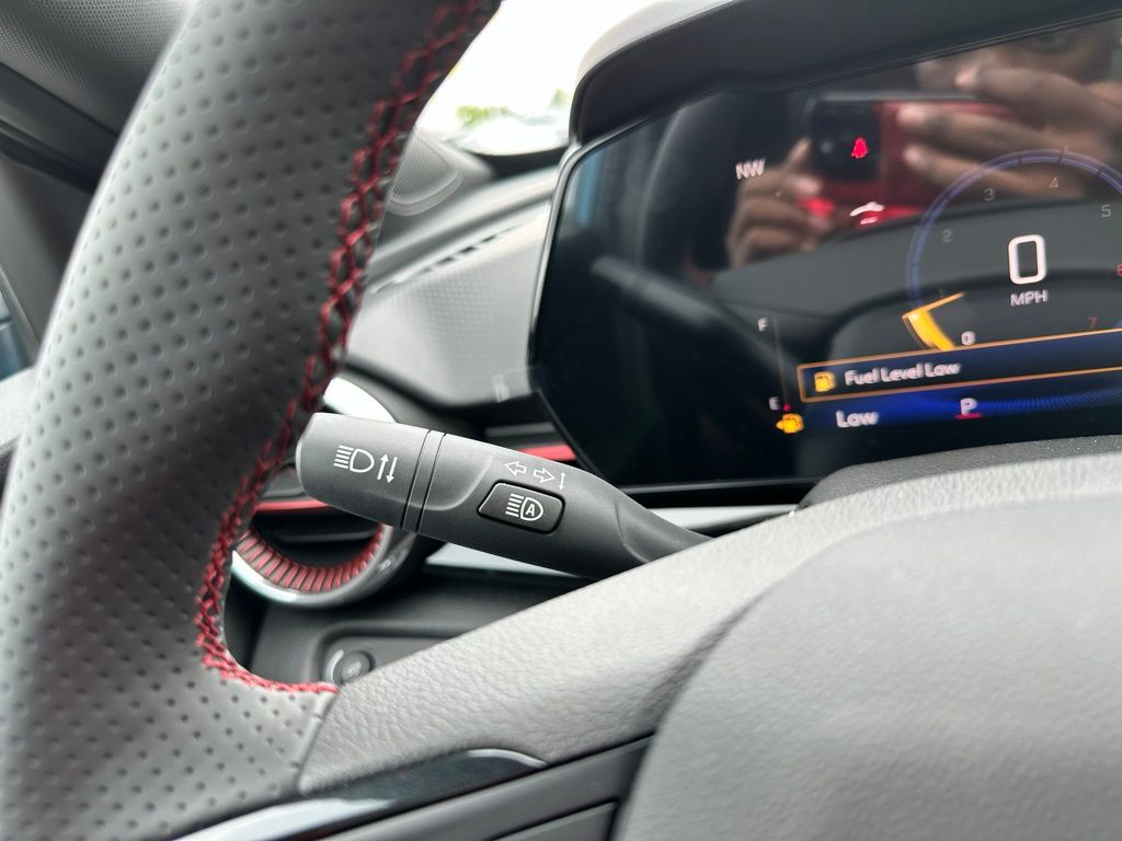 Vehicle image 22 of 25
