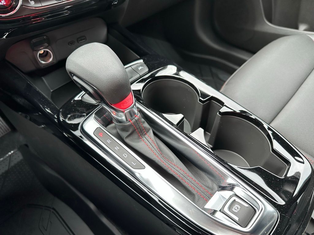 Vehicle image 16 of 25