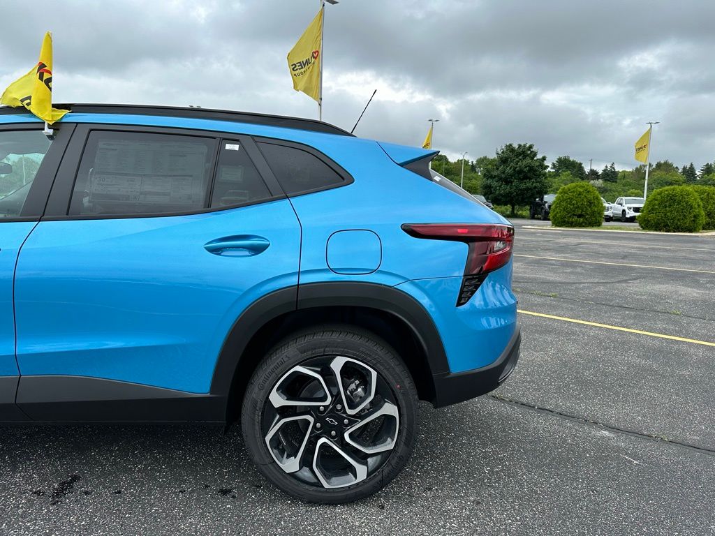 Vehicle image 4 of 25