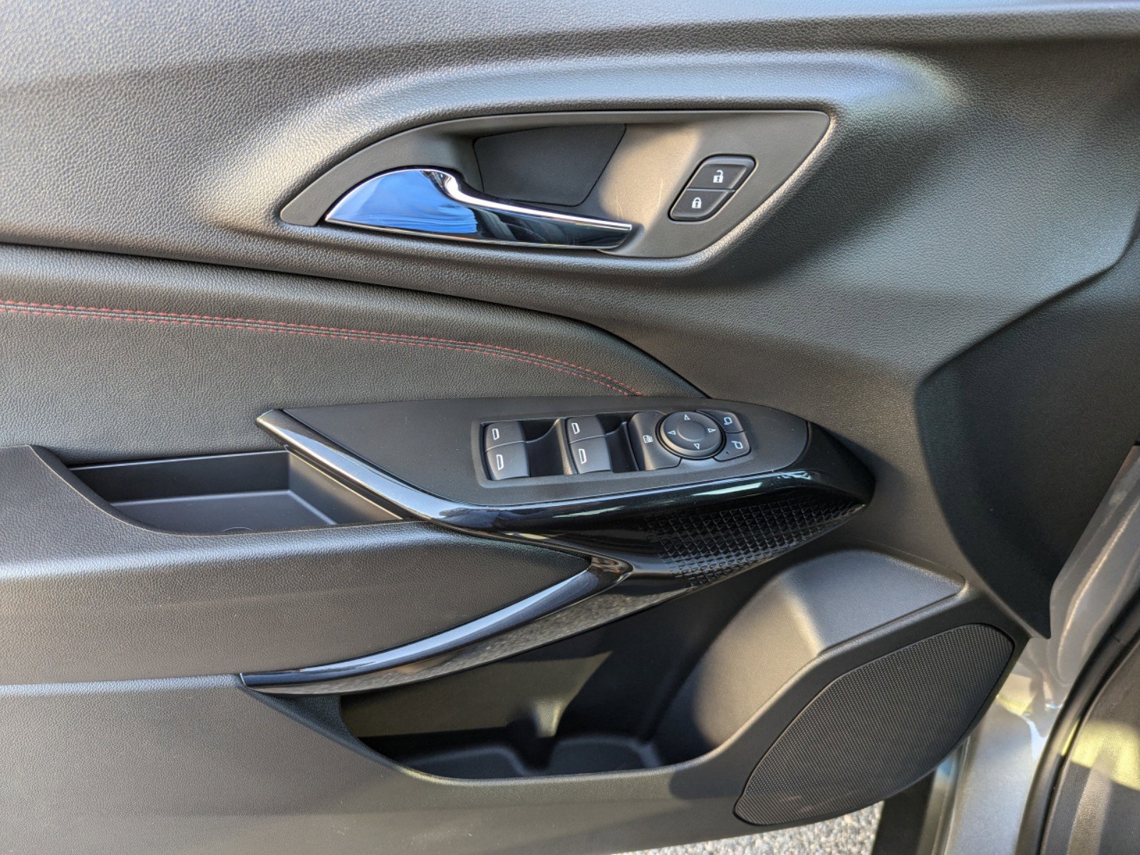 Vehicle image 16 of 25
