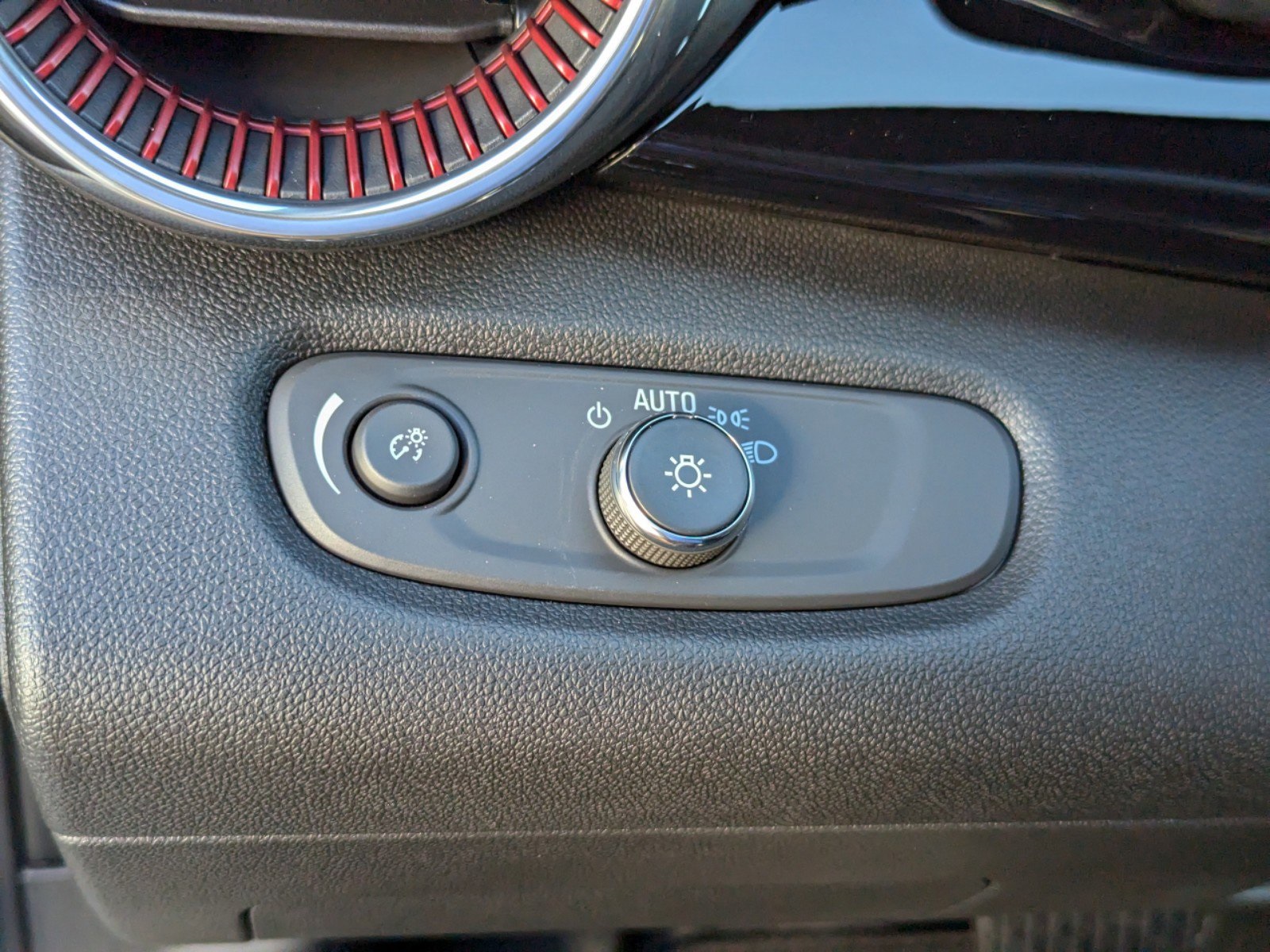 Vehicle image 17 of 25