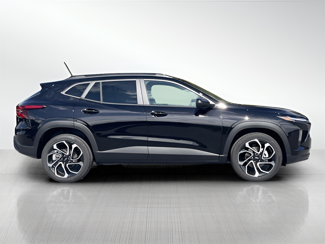 Vehicle image 33 of 36