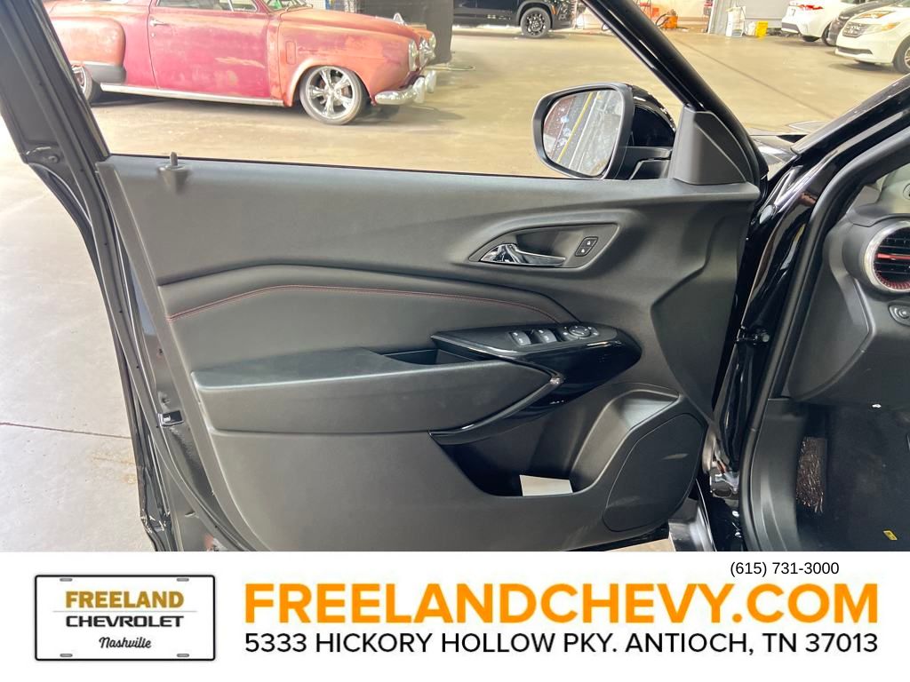 Vehicle image 16 of 23