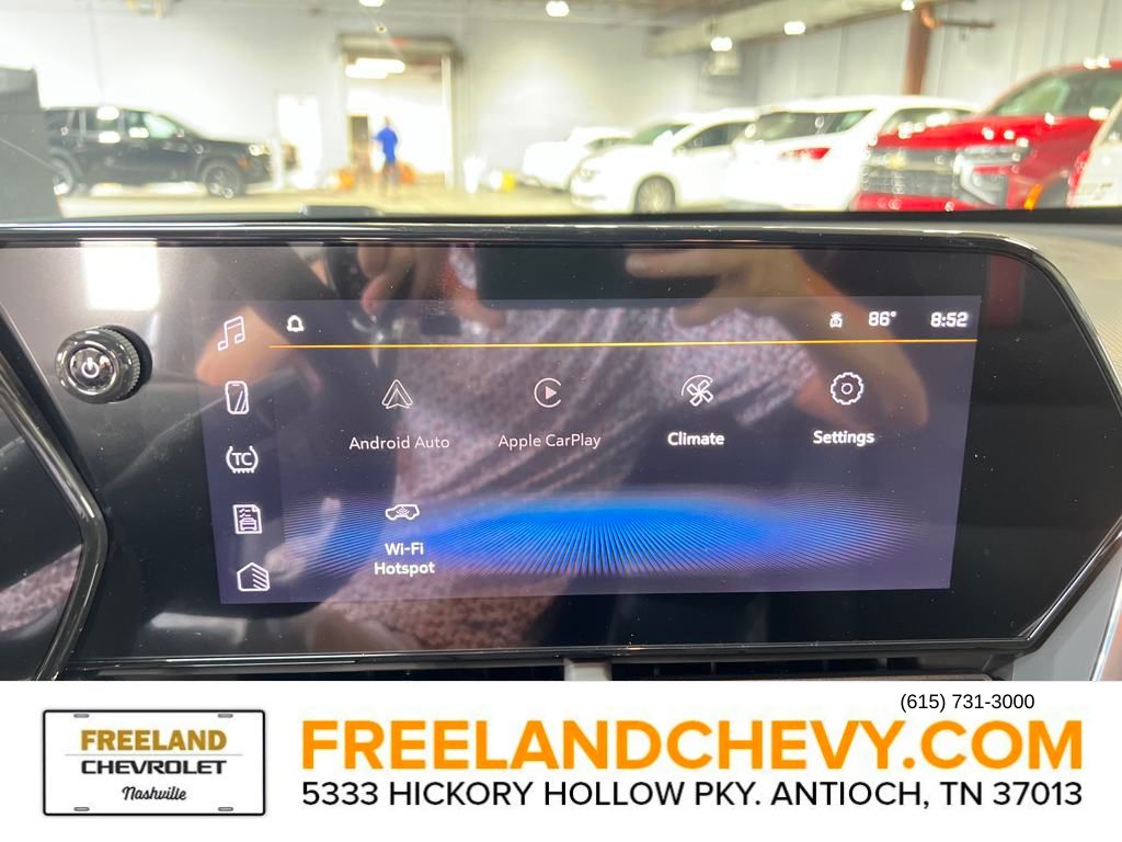 Vehicle image 21 of 23