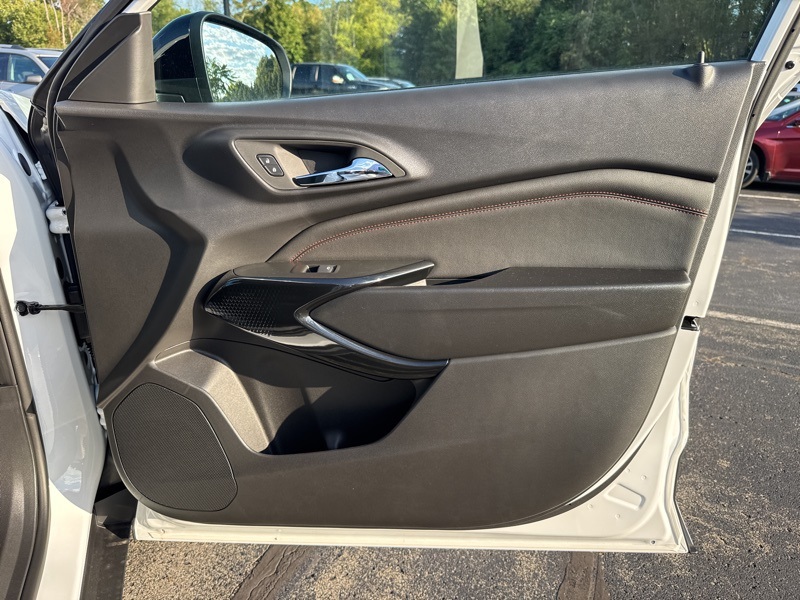 2025 Chevrolet Trax 2RS Image 27 of 45