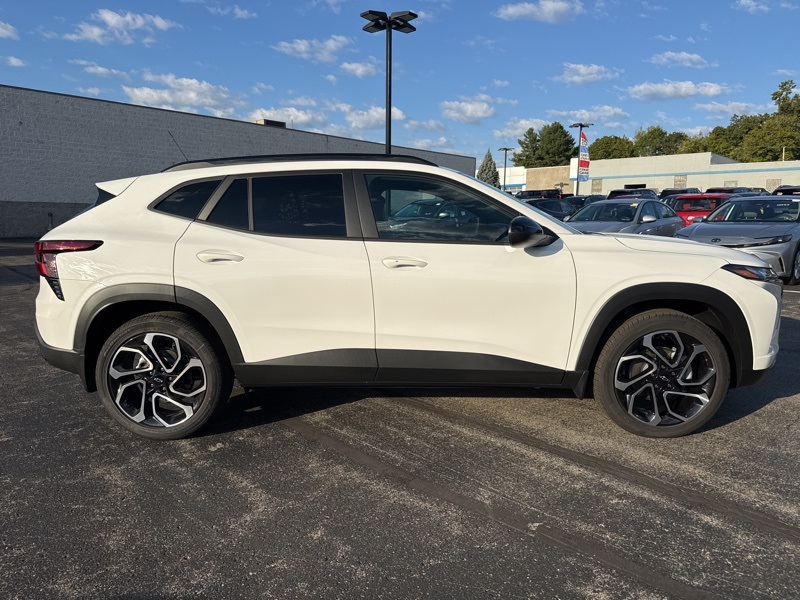 2025 Chevrolet Trax 2RS Image 3 of 45