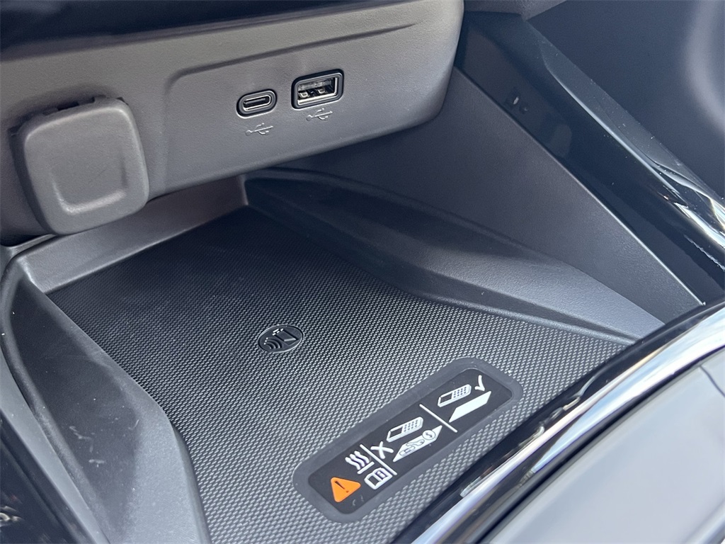 Vehicle image 25 of 36