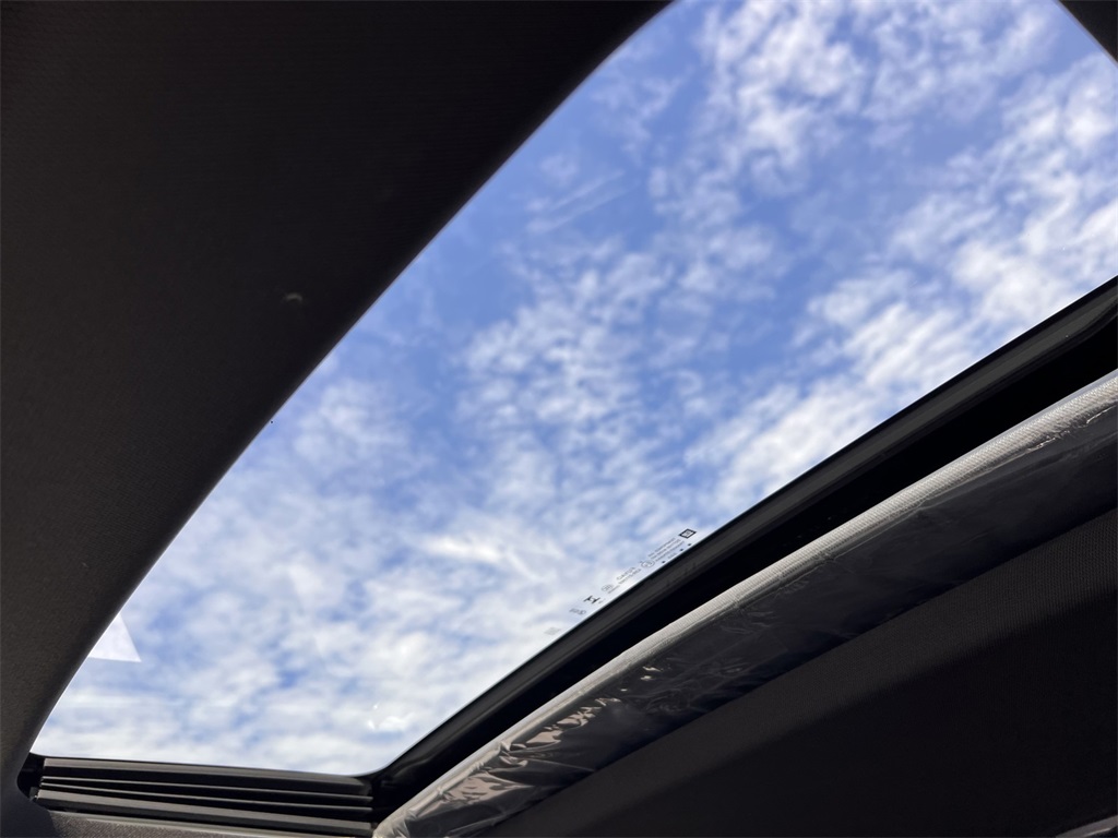 Vehicle image 28 of 36