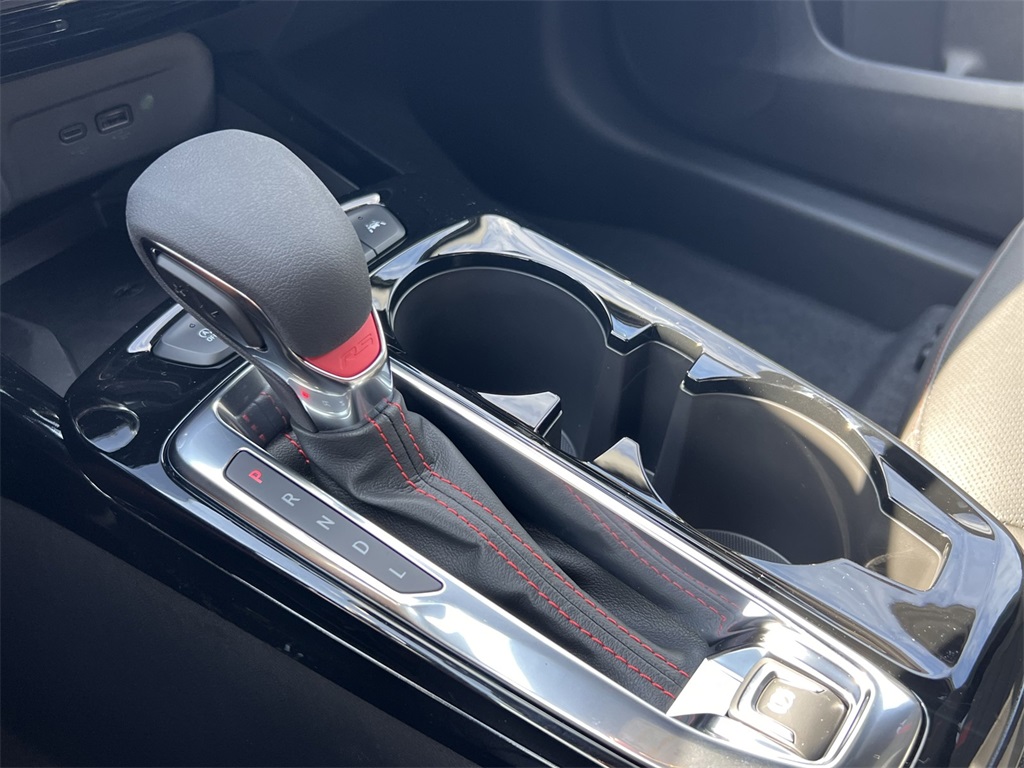 Vehicle image 26 of 36