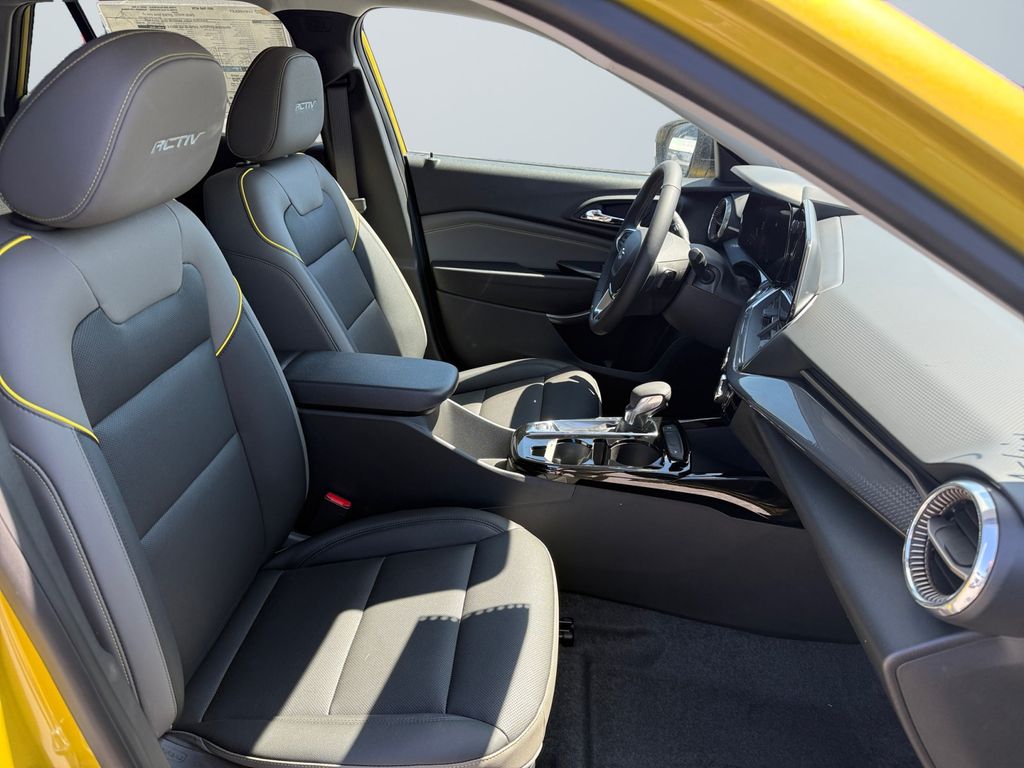 Vehicle image 15 of 20