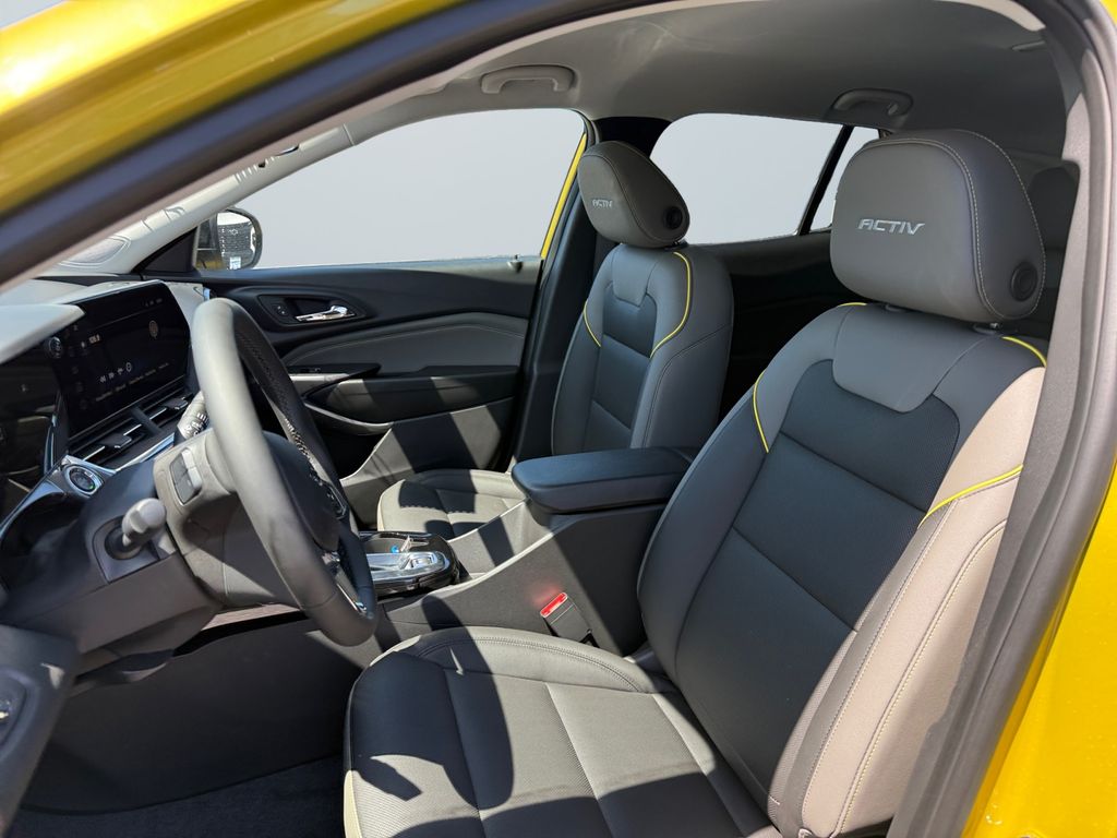 Vehicle image 9 of 20