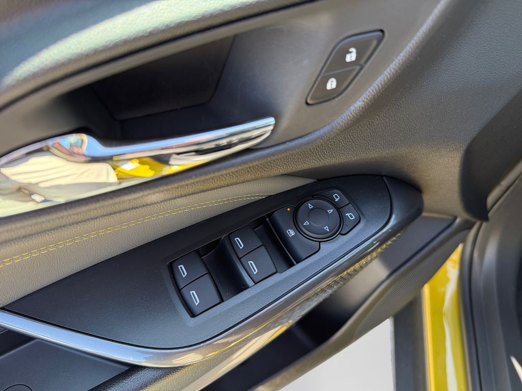 Vehicle image 17 of 20