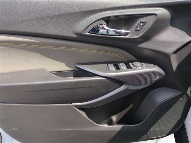 Vehicle image 23 of 33