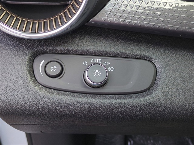 Vehicle image 27 of 33
