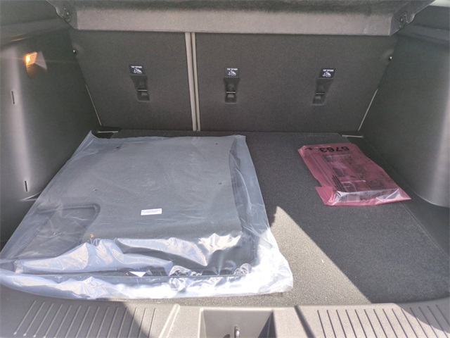 Vehicle image 10 of 33