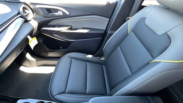 Vehicle image 12 of 31