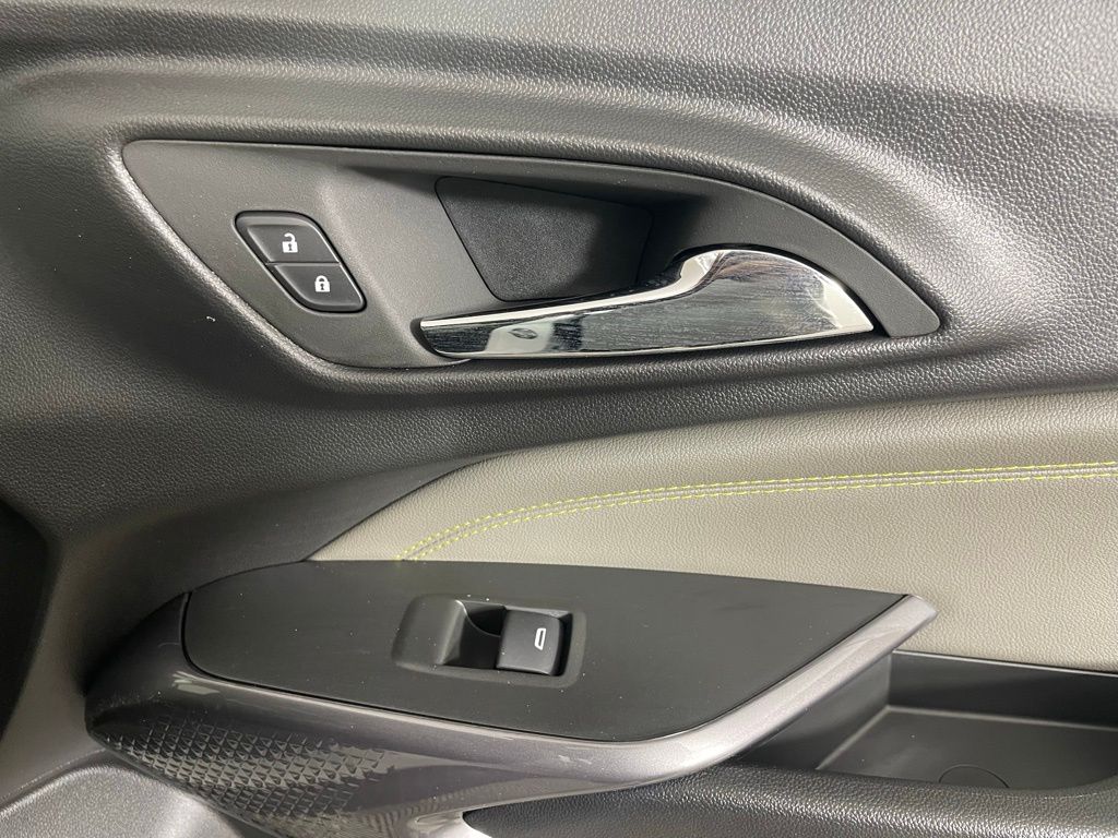 Vehicle image 33 of 48