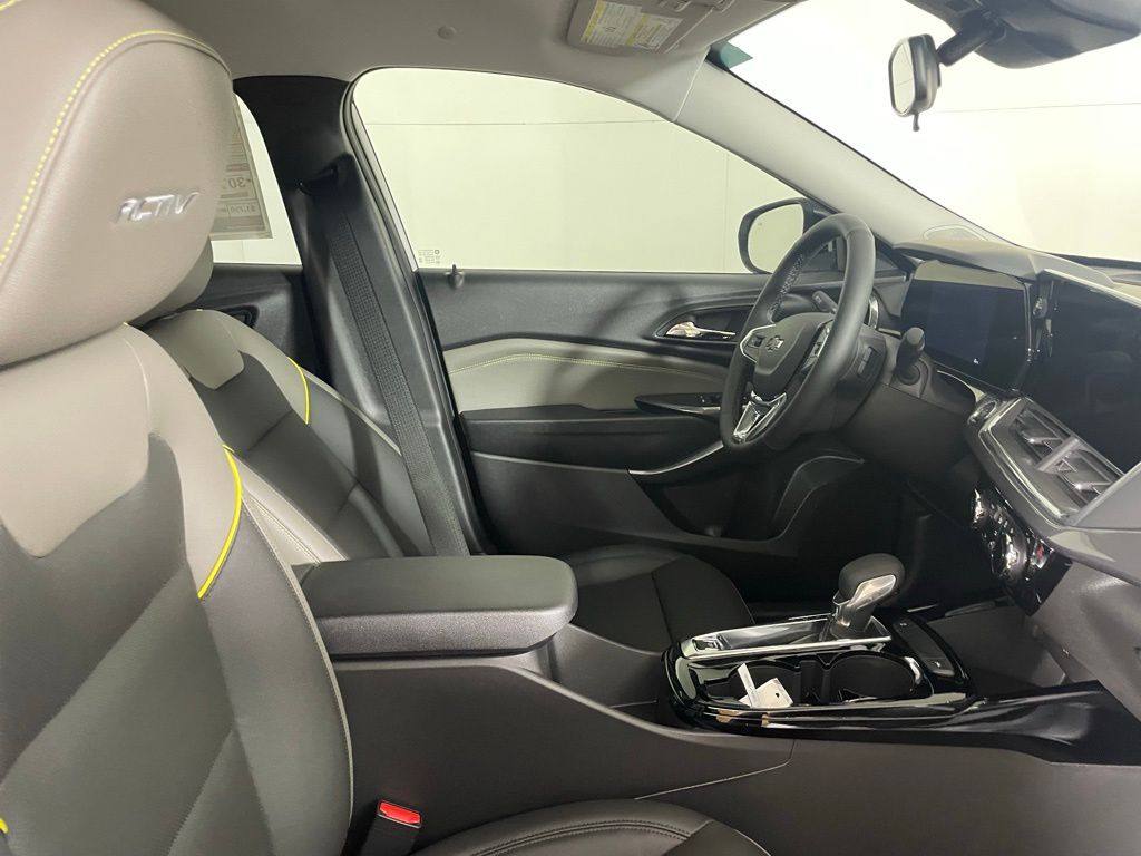 Vehicle image 26 of 48