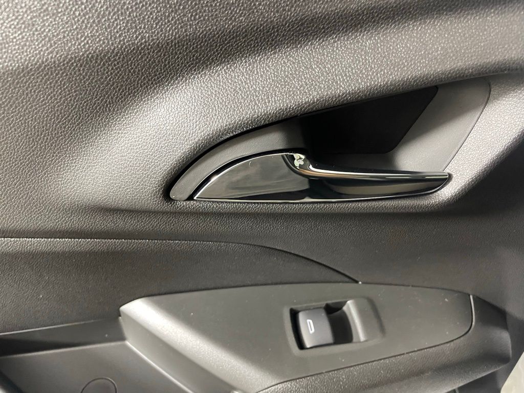 Vehicle image 34 of 48