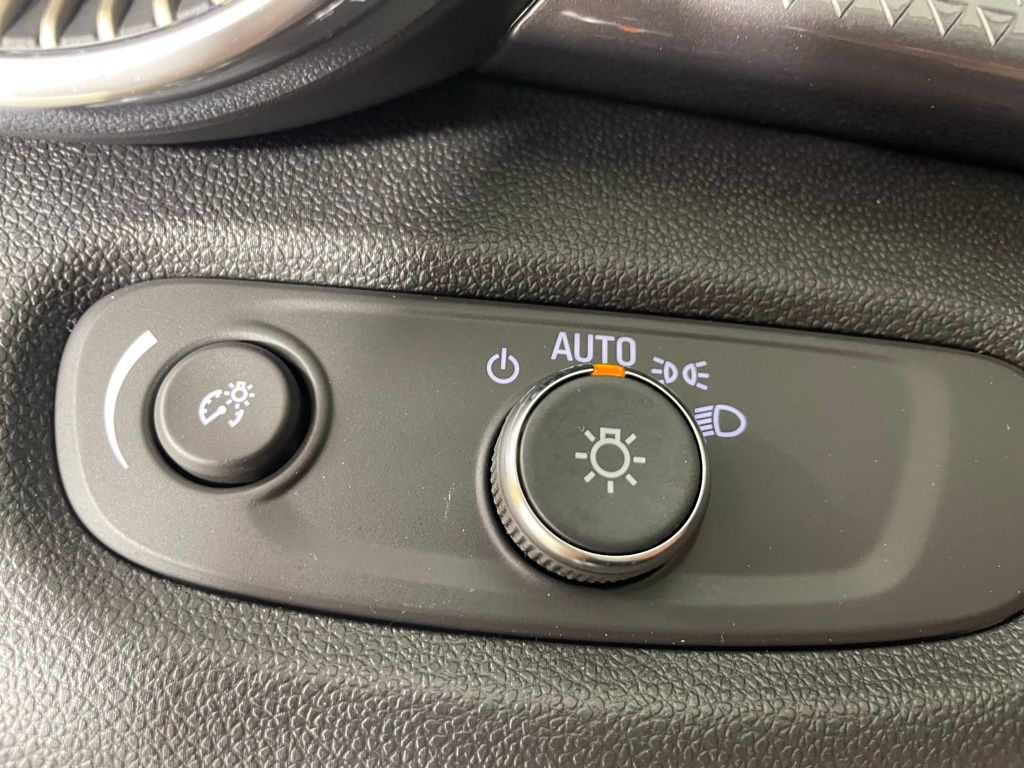 Vehicle image 40 of 48