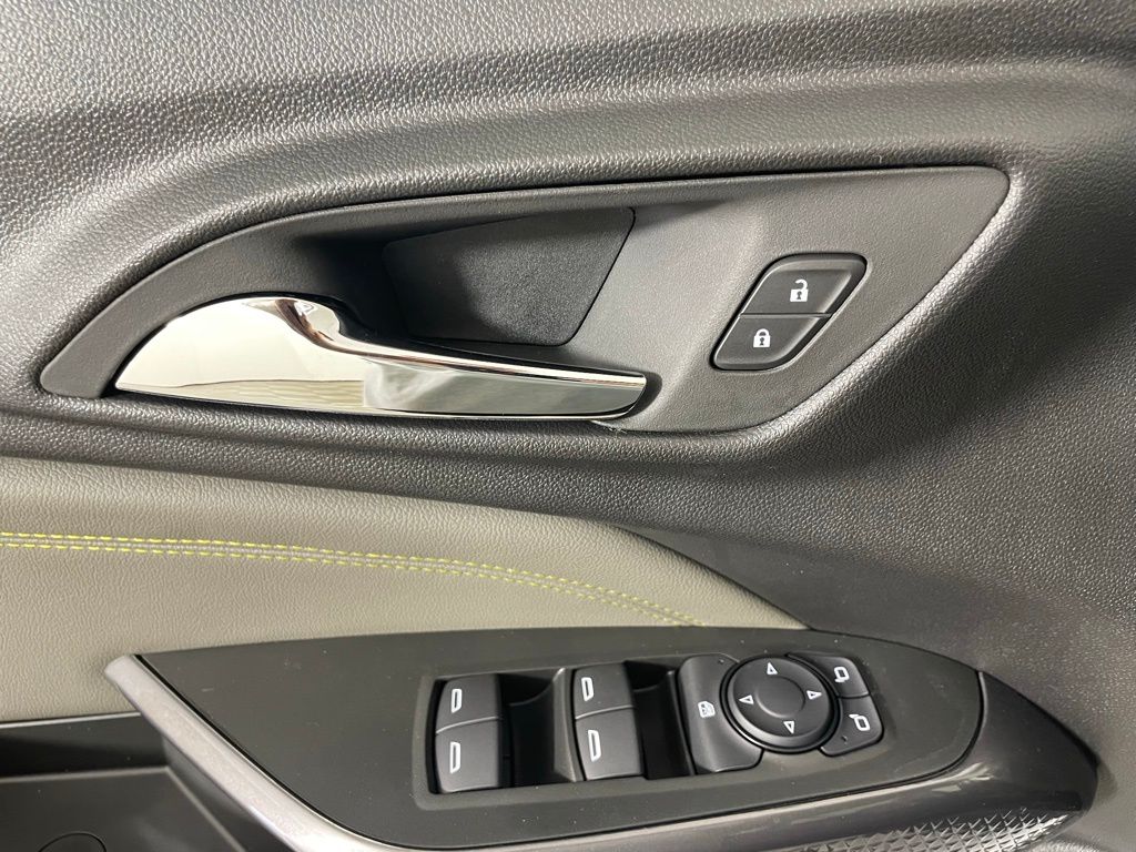 Vehicle image 32 of 48