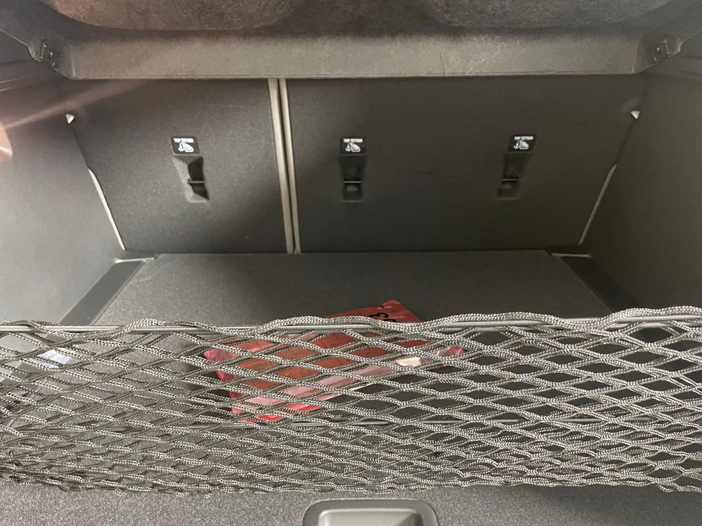 Vehicle image 37 of 48