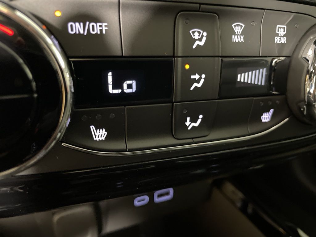 Vehicle image 34 of 48