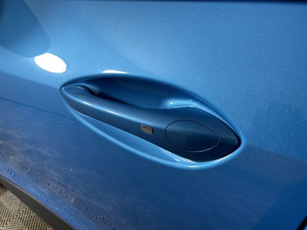 Vehicle image 15 of 48