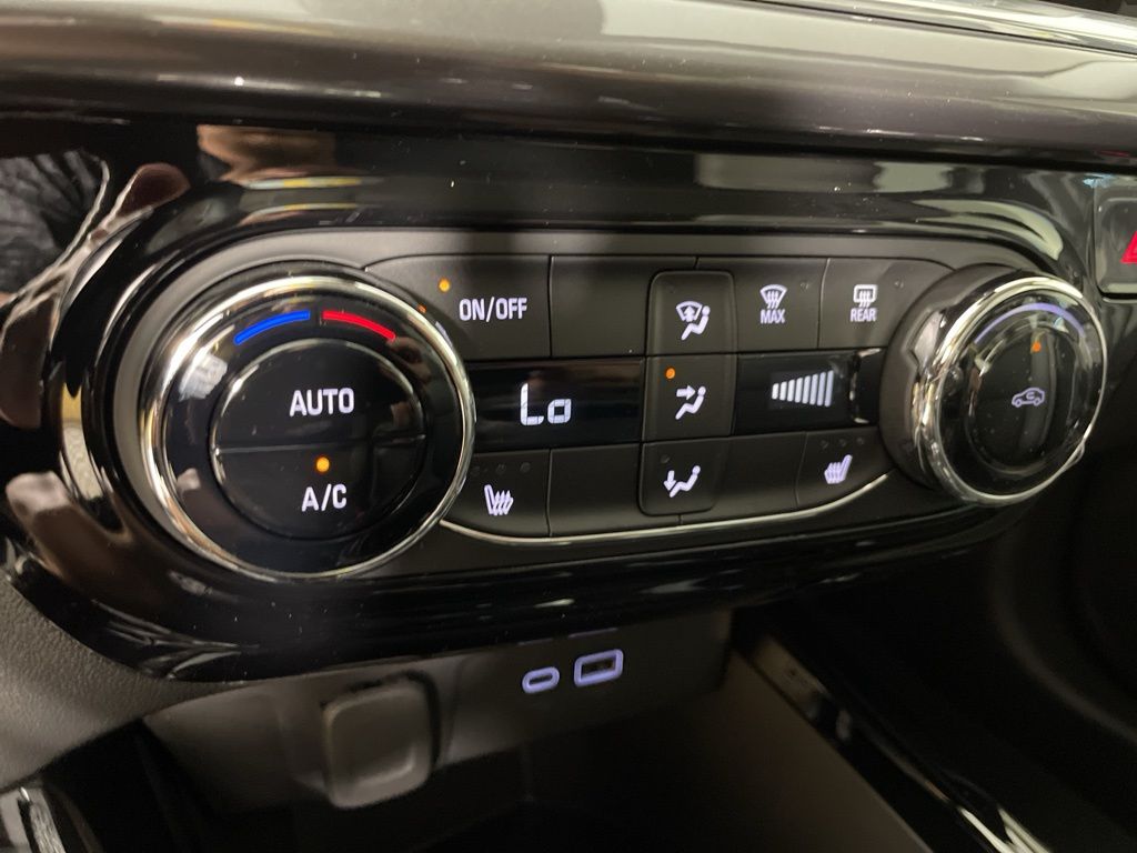 Vehicle image 33 of 48