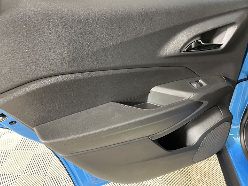 Vehicle image 40 of 48